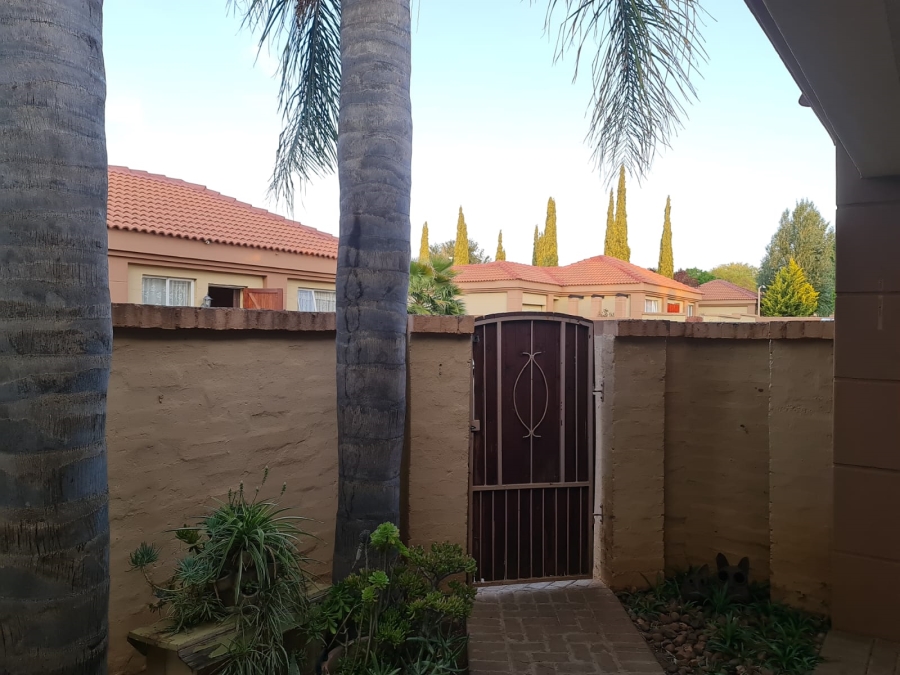 To Let 3 Bedroom Property for Rent in Langenhovenpark Free State